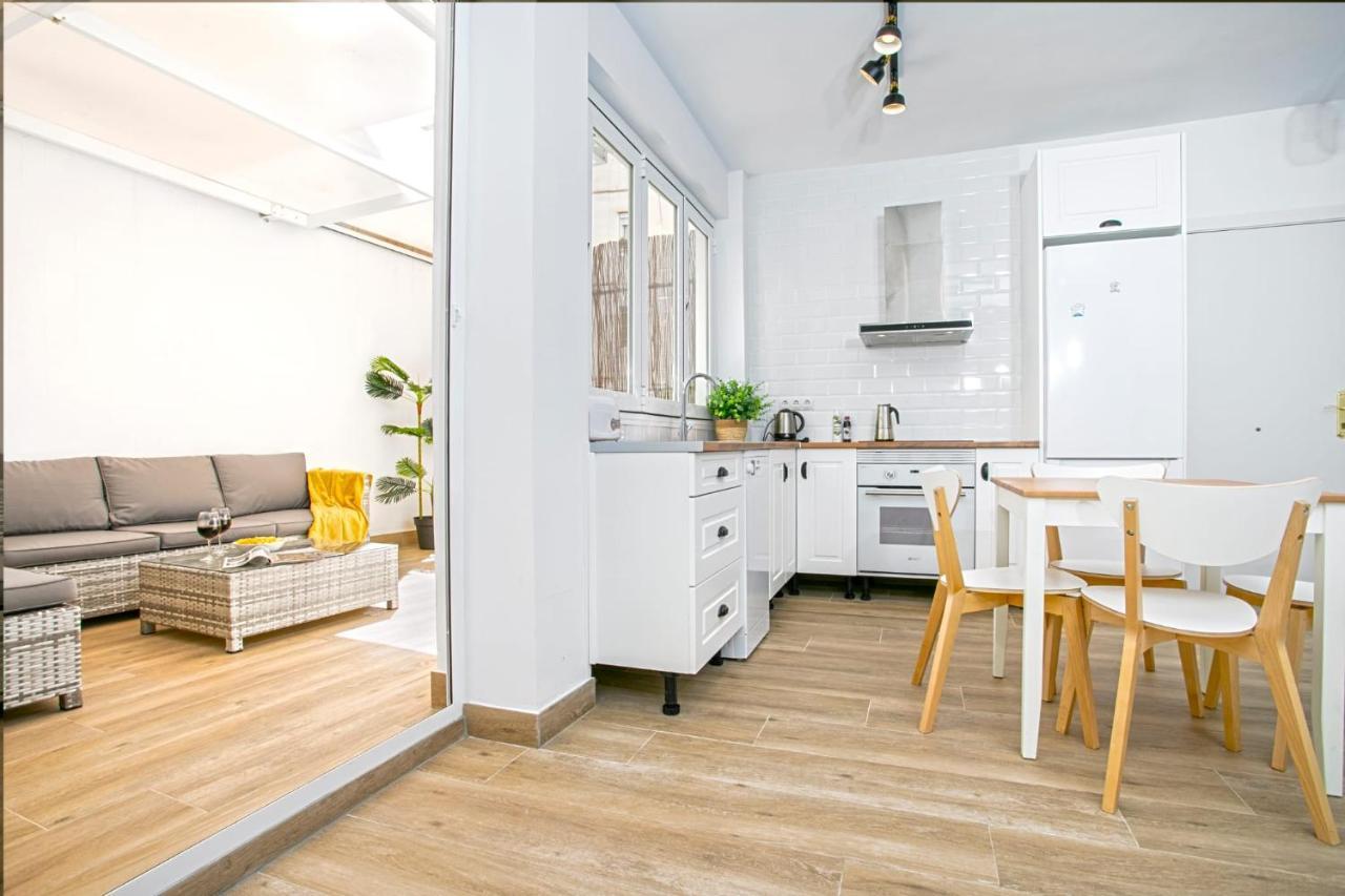 Precioso Apartamento Con Patio Малага Экстерьер фото