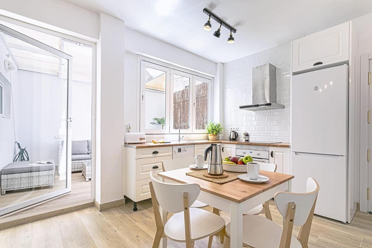 Precioso Apartamento Con Patio Малага Экстерьер фото